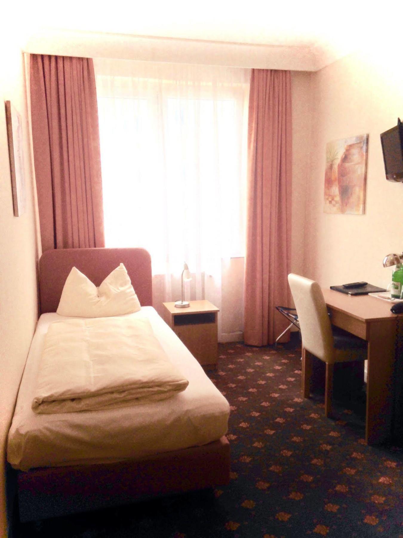 Hotel Alt Graz ดุสเซลดอร์ฟ ภายนอก รูปภาพ