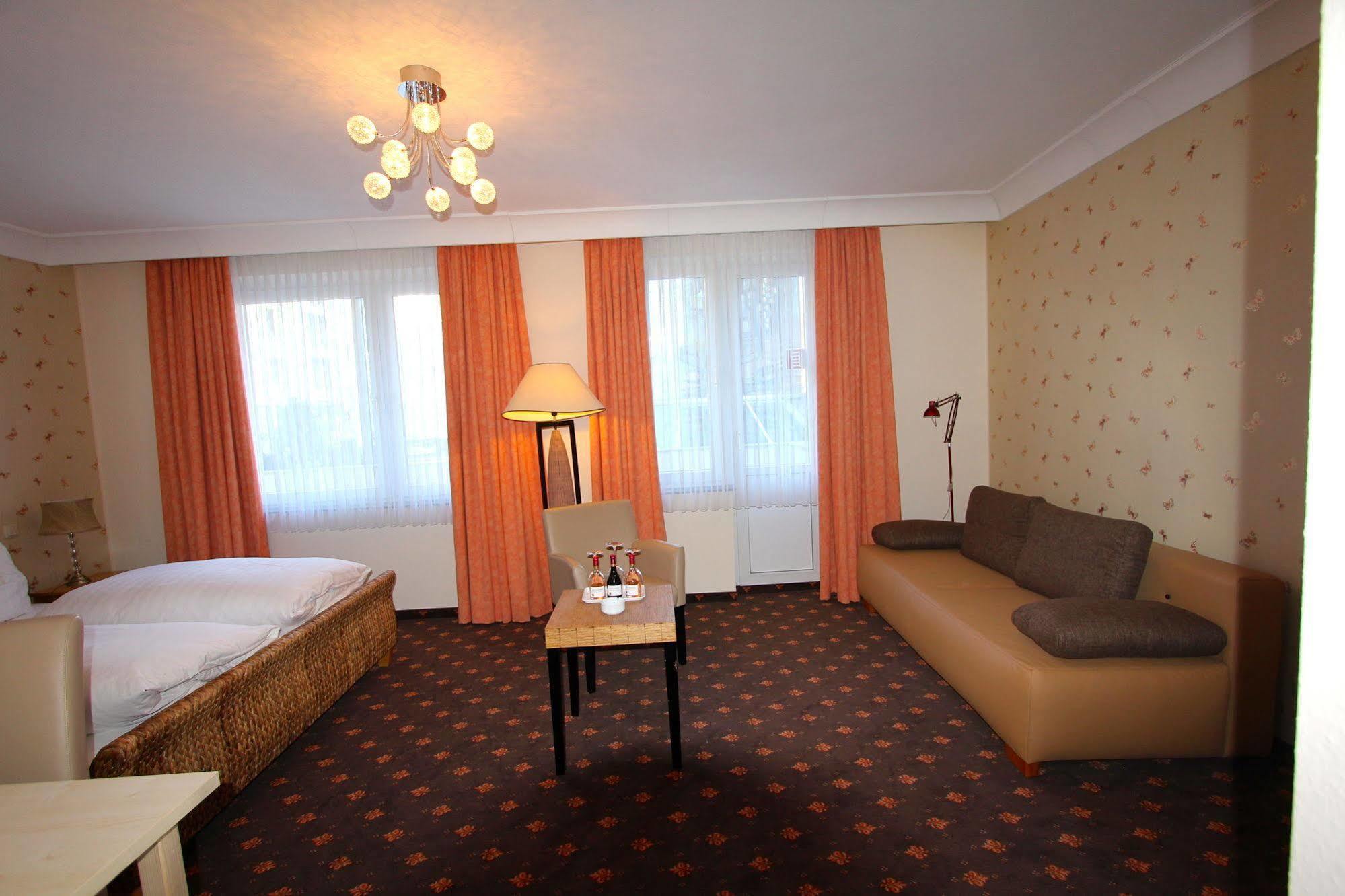 Hotel Alt Graz ดุสเซลดอร์ฟ ภายนอก รูปภาพ